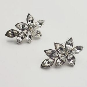 DISCOUNT SHiPPING. Rhinestone earrings